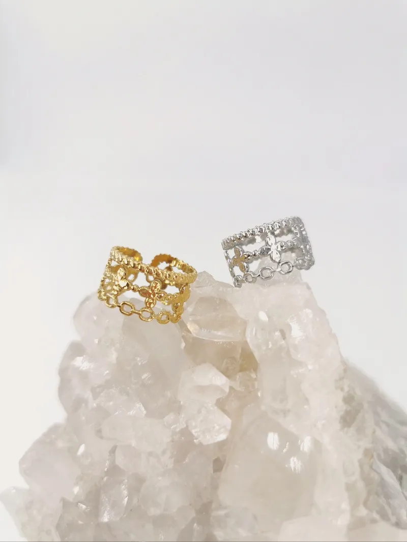 Verstellbarer Ring mit Kleemuster